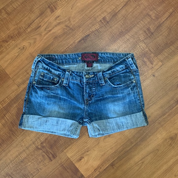 Pink apples - Picture 1 of 3